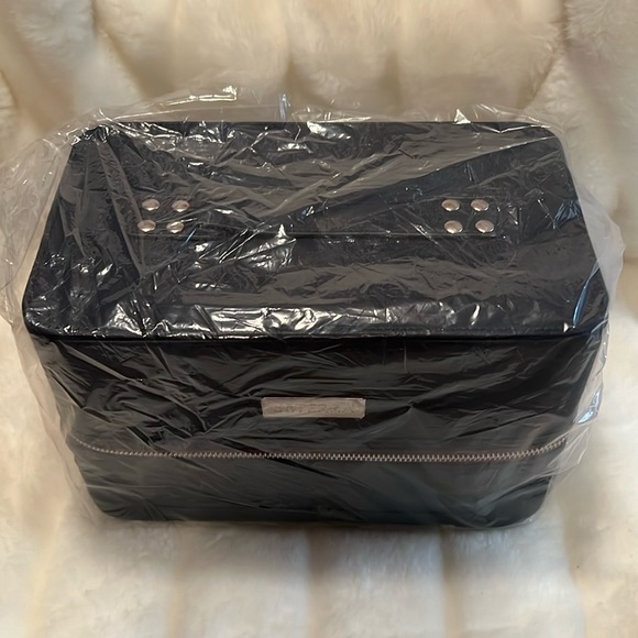 🤎🤎NWOT STUNNING 💜DOTERRA💜CARRY CASE. HOLD A TON OF OILS. - Picture 2 of 13